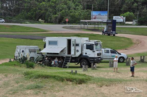 Viajantes overlanders alemães acampados na proximidade de Punta del Este, no litoral do Uruguai